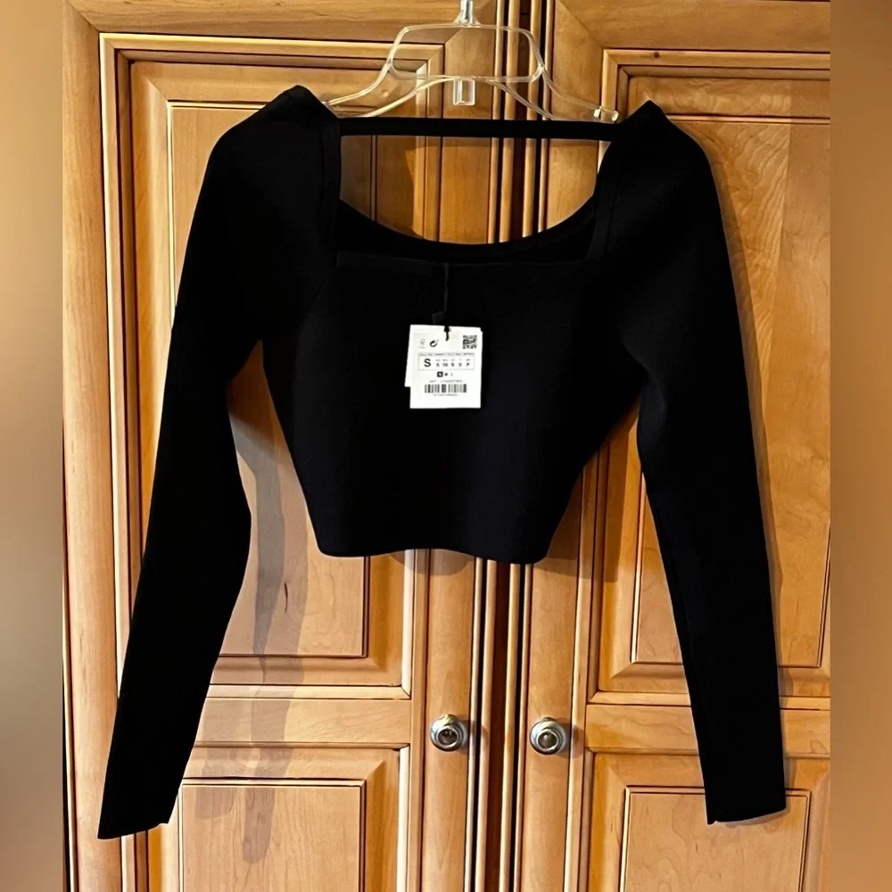 NWT Zara Women’s Knit Long Sleeve Crop Top